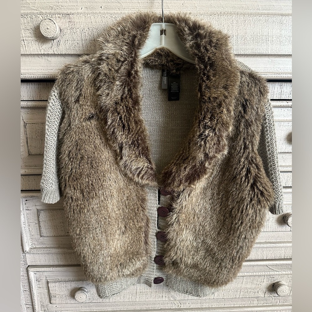 Bisou Bisou Brown/Gray Knit Sweater with Fur Front and Collar. Women’s Size M.